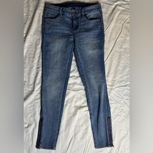 NWOT White House Black Market Blue the Skimmer Skinny Jeans.  Women size 0